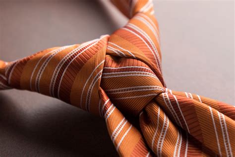 Best Tie Knot for Summer Weddings