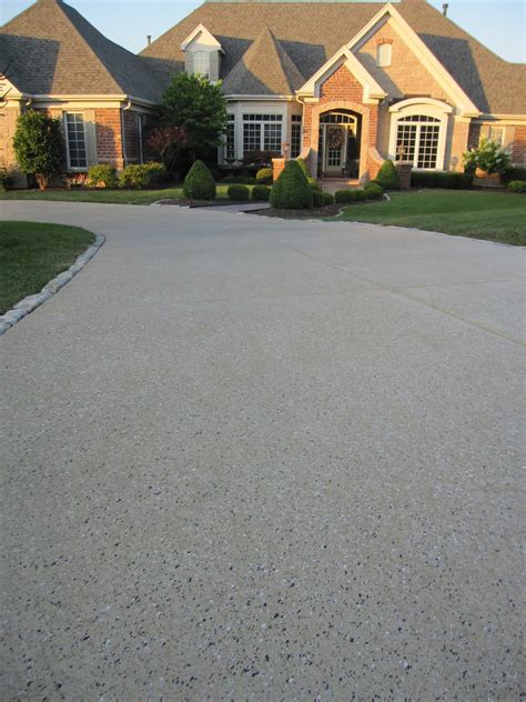 Can Decorative Concrete Resurfacing Salvage a Damaged Driveway? | SUNDEK