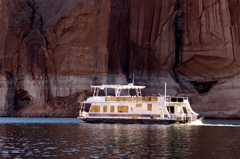 Rent a houseboat for a week on Lake Powell | Ocean fun, Lake powell, Travel bucket list