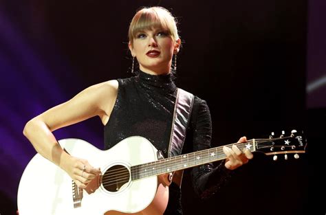 Billboard: Taylor Swift-Signed Guitar Up for Auction to Aid Veterans & First Responders » Raven ...