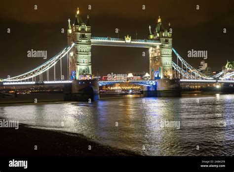 Tower Bridge of London at night Stock Photo - Alamy