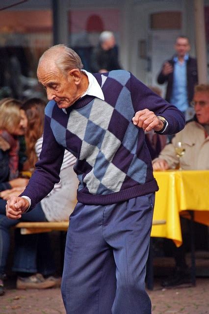 Old Man Dancing | Elderly man, Old men, People dancing