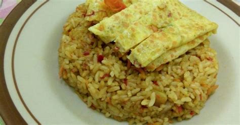 Resep Nasi goreng telur dadar serba wortel no MSG (pedas) oleh Intan Nirmala - Cookpad