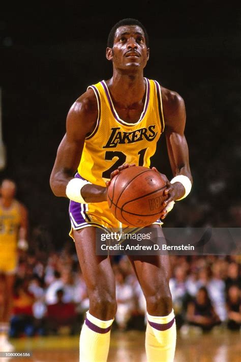 Michael Cooper of the Los Angeles Lakers shoots a free throw circa... News Photo - Getty Images