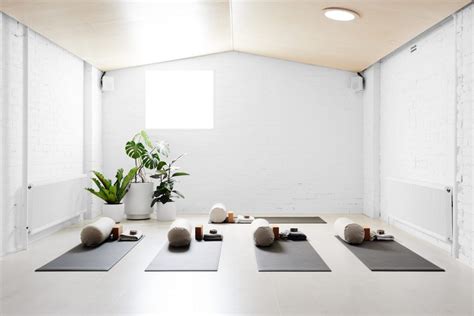 The 6 Most Beautiful Yoga Spaces in the World | Yoga studio design, Yoga studio home, Yoga ...