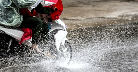 Can You Ride A Motorcycle In The Rain [Ultimate Guide]