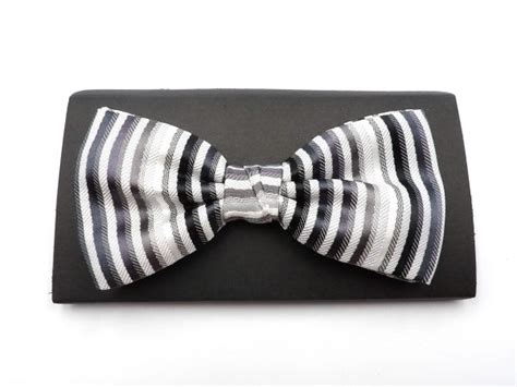 BLACK/WHITE STRIPED BOW TIE