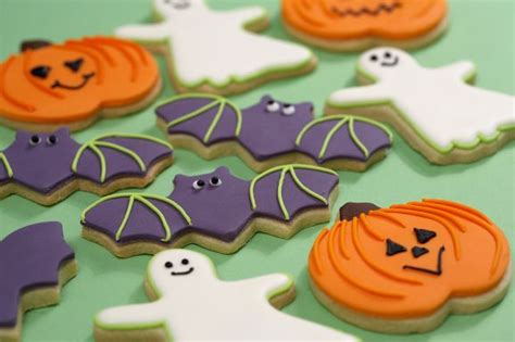 Halloween Iced Biscuits (+ A Royal Icing Giveaway!) | Blog | Crafts Beautiful Magazine