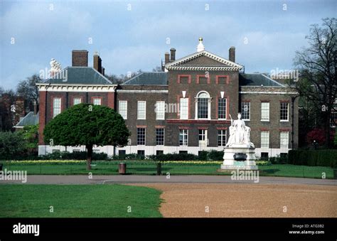 Kensington Palace in Hyde Park London Stock Photo - Alamy