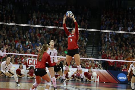 How the setter position in volleyball imitates the best leadership on your team • Nebraska Examiner