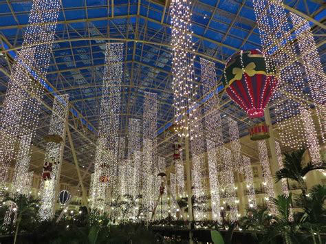 Opryland Hotel at Christmas | Opryland hotel, Nashville trip, Mall decor