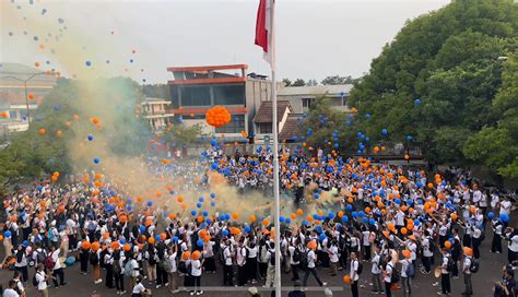 Suksesnya PKKMB 2023 di ULBI dengan Tema "Gen Z, Be Bright, Be Strongers" - Universitas Logistik ...