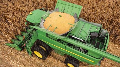 Video Gallery: Harvesting Corn with the John Deere S-Series Combine