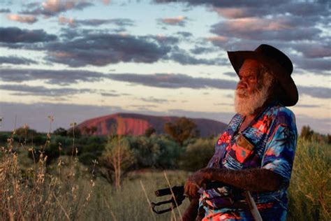 Do Aboriginals own Uluru?