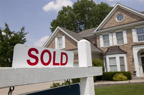 When Is The Best Time To Sell Your Home? 4 Factors To Consider