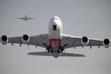 Emirates says its Boeing 787 deliveries delayed by at least a year ...