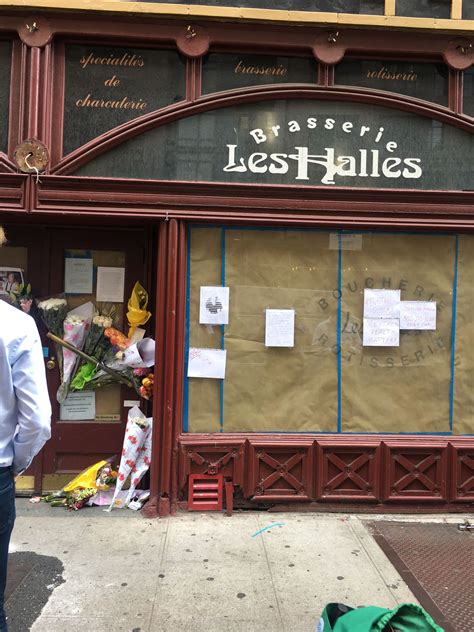 People Are Crowding Around Les Halles to Remember Anthony Bourdain - Eater NY