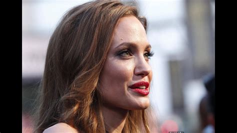Oscars 2012: Angelina Jolie smolders on Oscars red carpet as stars turn ...