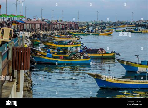 Gaza, Palestine Fishermen's boats in Gaza sea port Stock Photo - Alamy