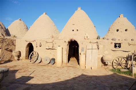 Mud brick houses in Harran - built circa 3000BC | Earth homes, Natural ...