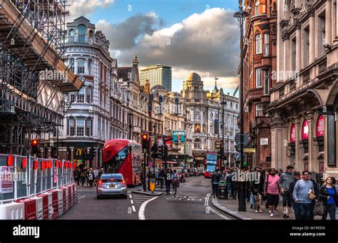 Shaftesbury avenue hi-res stock photography and images - Alamy