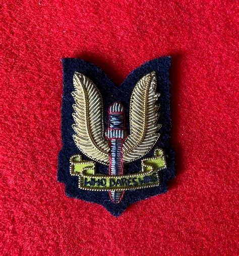 Australian SAS beret badge - Medals And Memorabilia