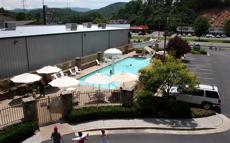 Colonial House Motel Amenities - Pigeon Forge, Tennessee