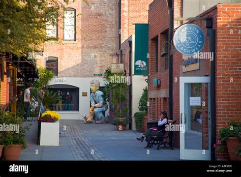 One Colorado Shopping Courtyard and Alleyways, Old Pasadena Historic ...