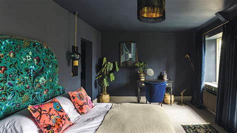 Bold Paint Schemes For Bedrooms