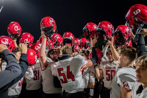 Football: Oregon City stuns Tigard 28-24 to open Three Rivers League play - oregonlive.com