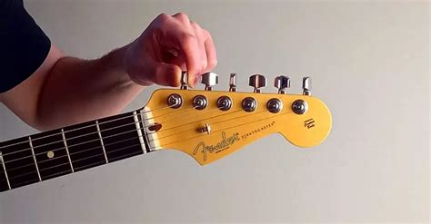 How to Tune an Electric Guitar: Easy Beginners Guide - roundtable audio