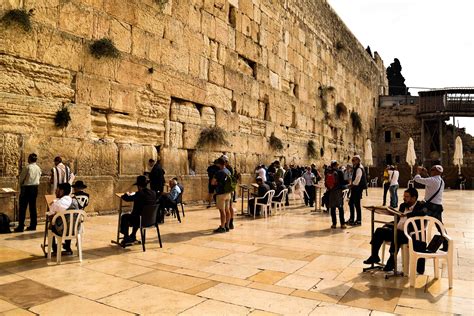 The wailing wall of Jerusalem | Jewish history, Jewish temple, Old things