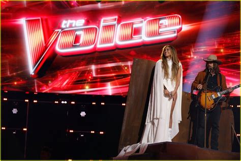 Jennifer Lopez Performs Her Song 'On My Way' During 'The Voice' Live ...