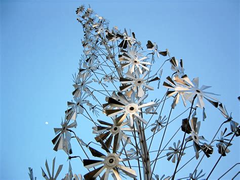 File:Modern Art Sculpture in Garden of Five Senses, Delhi.jpg - Wikipedia