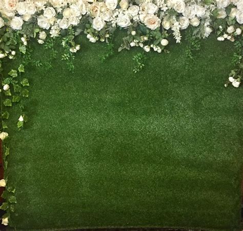 Grass wall with white flower runner for hire | Phông nền hoa, Trang trí ...