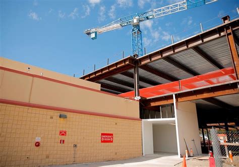 Leesburg Regional Medical Center opens temporary walkway during ...