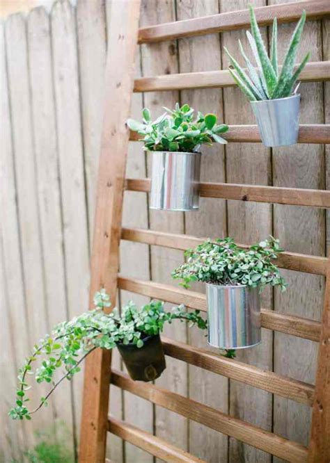 DIY // Outdoor Succulent Wall Accent