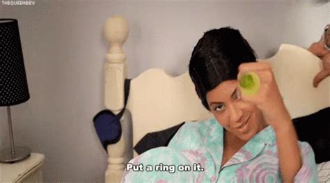 Put A Ring On It GIF - Ringpop Beyonce Putaringonit - Discover & Share GIFs