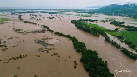 Hundreds evacuated as record flooding hits northeastern Australia