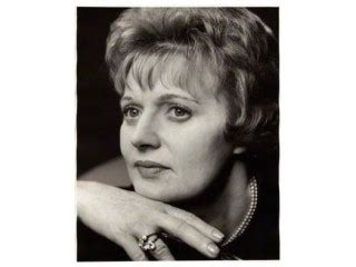 Muriel Spark biography, birth date, birth place and pictures