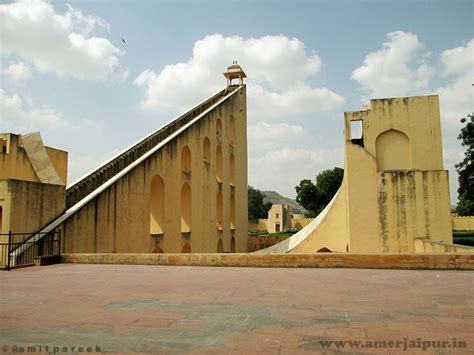 Jaipur sundial at Jantar mantar (Vrihat Smarat Yantra) amerjaipur.in Rajasthan India, Jaipur ...