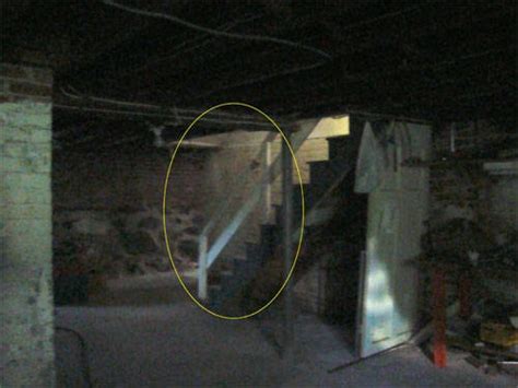 Real Ghost and Demon Hauntings - Paranormal, Unexplained Mysteries: Real Ghost Photo: Basement ...