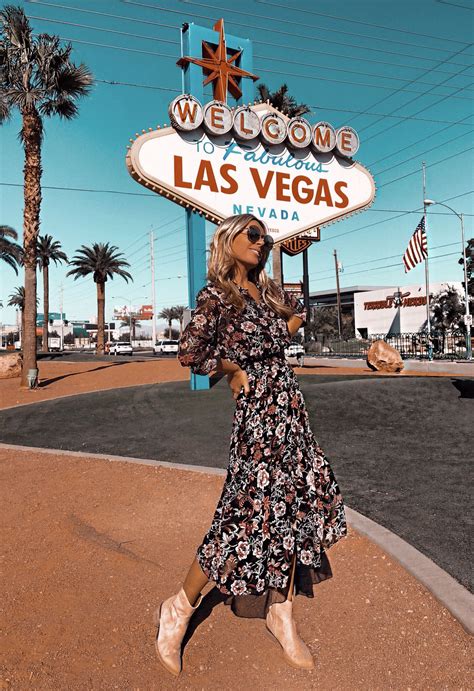 Las Vegas fashion blogger Las Vegas Sign Señal Las Vegas Las Vegas outfit ideas | Disfraz de las ...