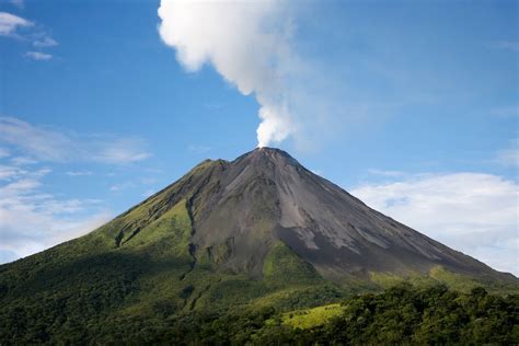 Ultimate Guide to Visiting Arenal: Costa Rica's Most Famous Volcano | kimkim