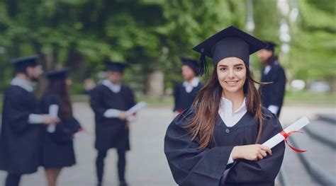 14 Alumni of the Prestigious Universities of Oxford and Cambridge ...