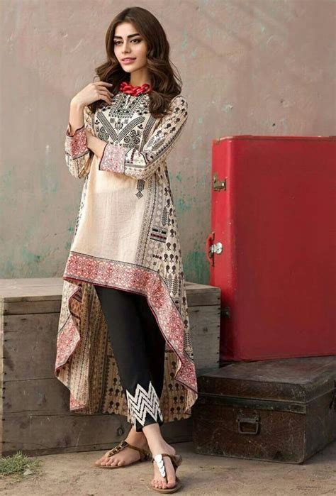 Pin by Iqra | Digital Mareter on Recherché Closet | Pakistani dress ...