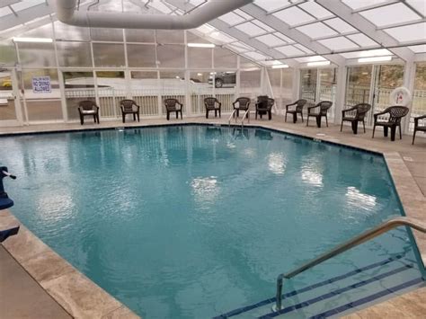 5 Reasons You’ll Love the Indoor Pool and Hot Tub at Our Hotel in Pigeon Forge TN