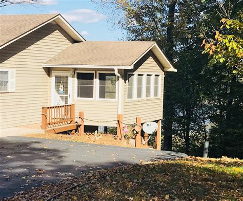 Cabin Rental with Hot Tub on Dale Hollow Lake in Tennessee