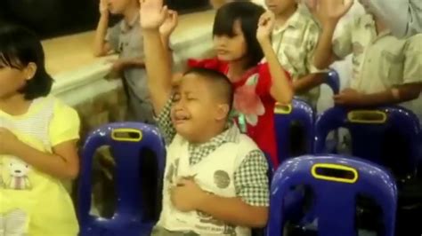 STILL / Hillsong Worship / When Kids Worship - YouTube