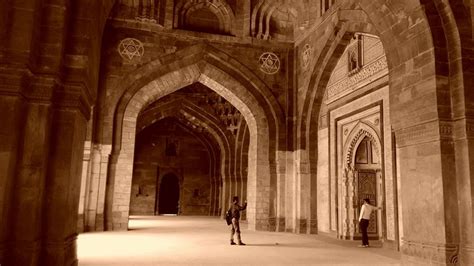 Purana Qila --- Architecture, Timings, Location, How to Reach